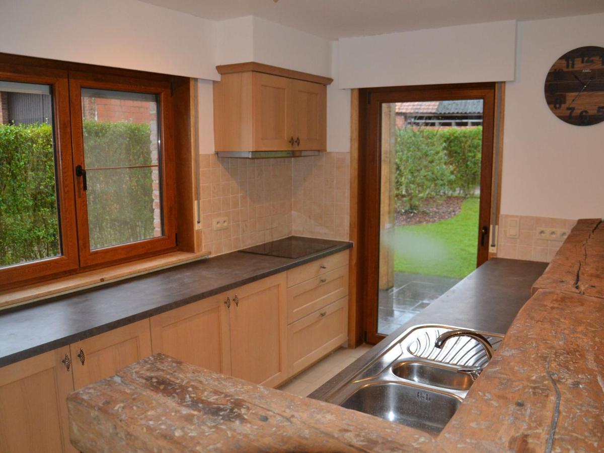 Welcoming Villa In Puivelde With Terrace Garden Barbeque Exterior foto