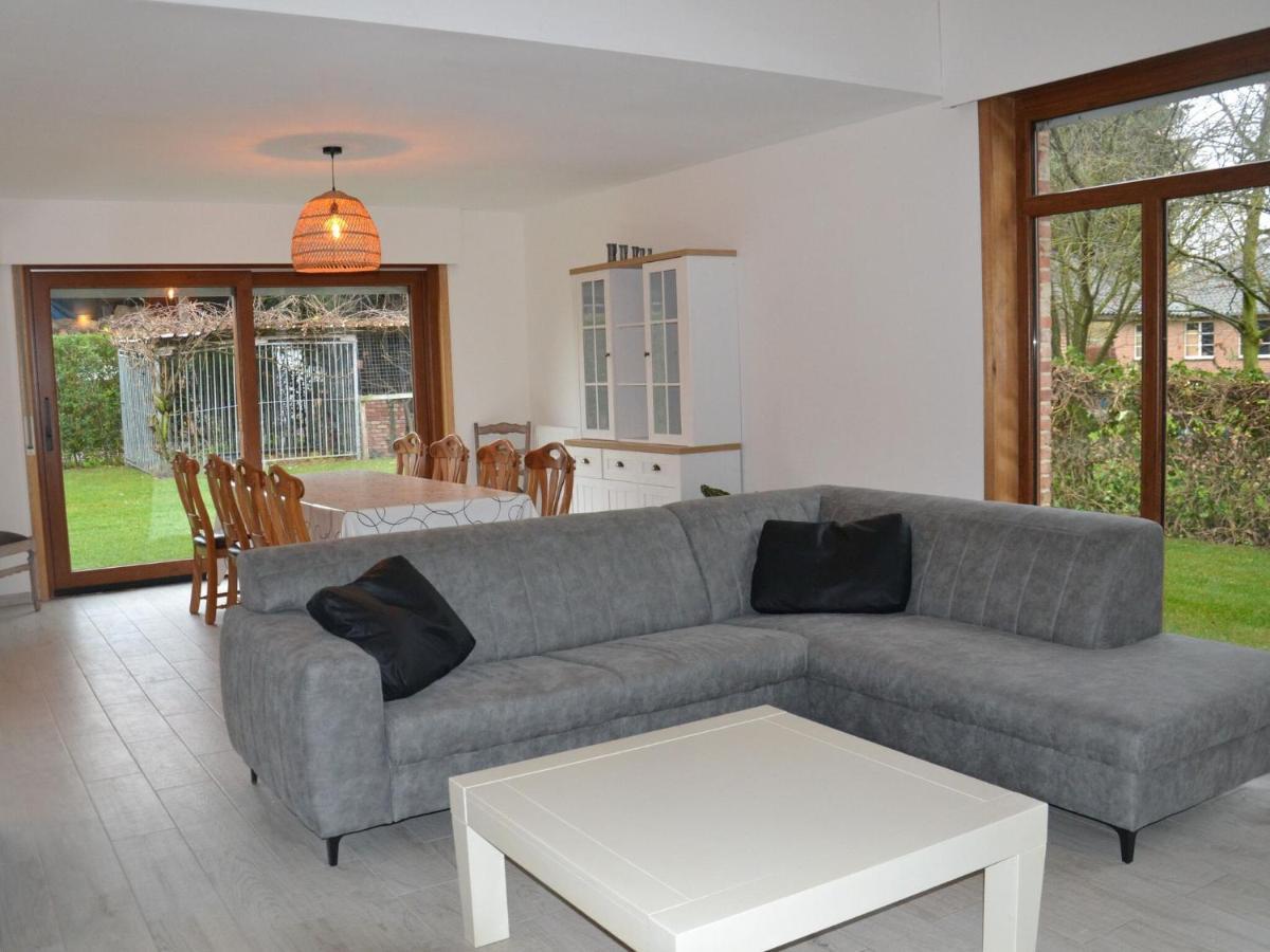 Welcoming Villa In Puivelde With Terrace Garden Barbeque Exterior foto